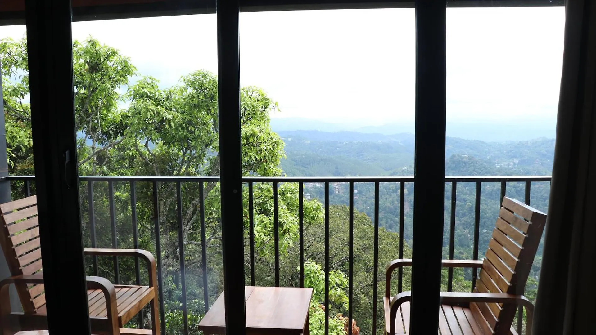 Hotel Kamal Misty Woods Munnar Resort