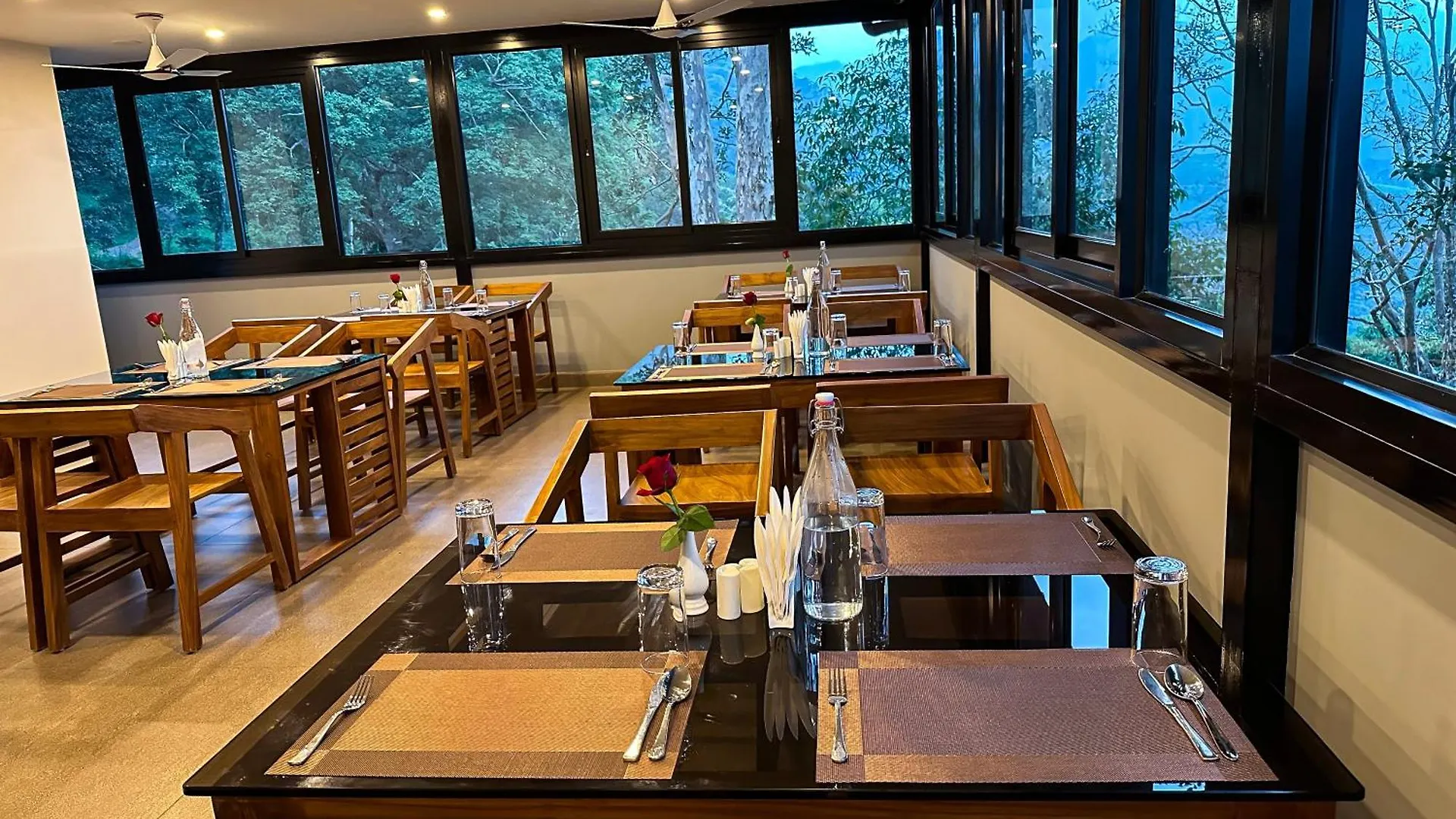 Resort Kamal Misty Woods Munnar Hotel