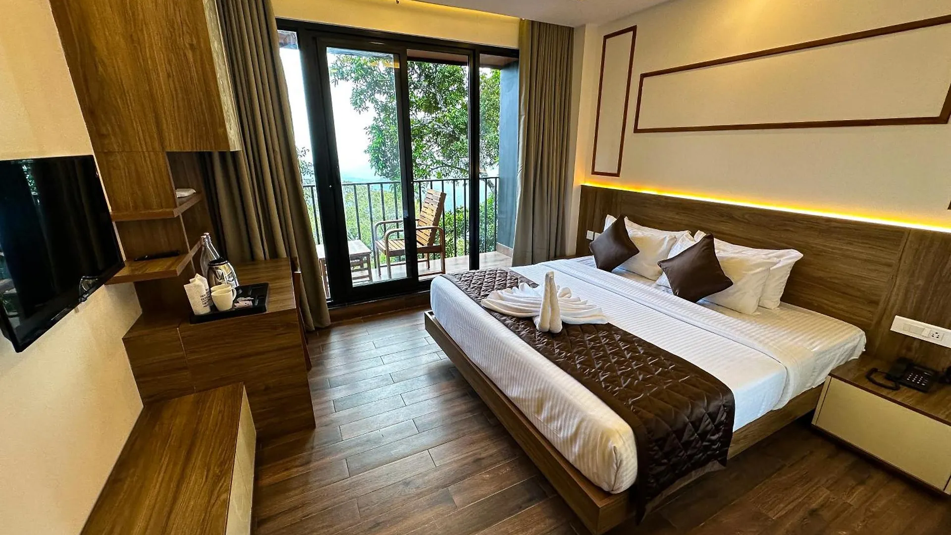Kamal Misty Woods Munnar Hotel Resort